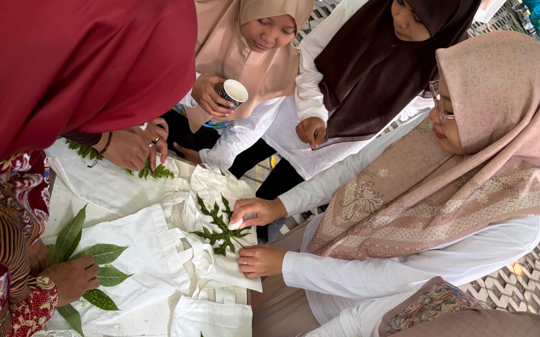 Kegiatan Ecoprint Ramaikan SAE UNISA Yogya, Wujudkan Kampus Go Green